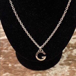 GUCCI silver G logo necklace. BRAND NEW. GIFT NEVER WORN
